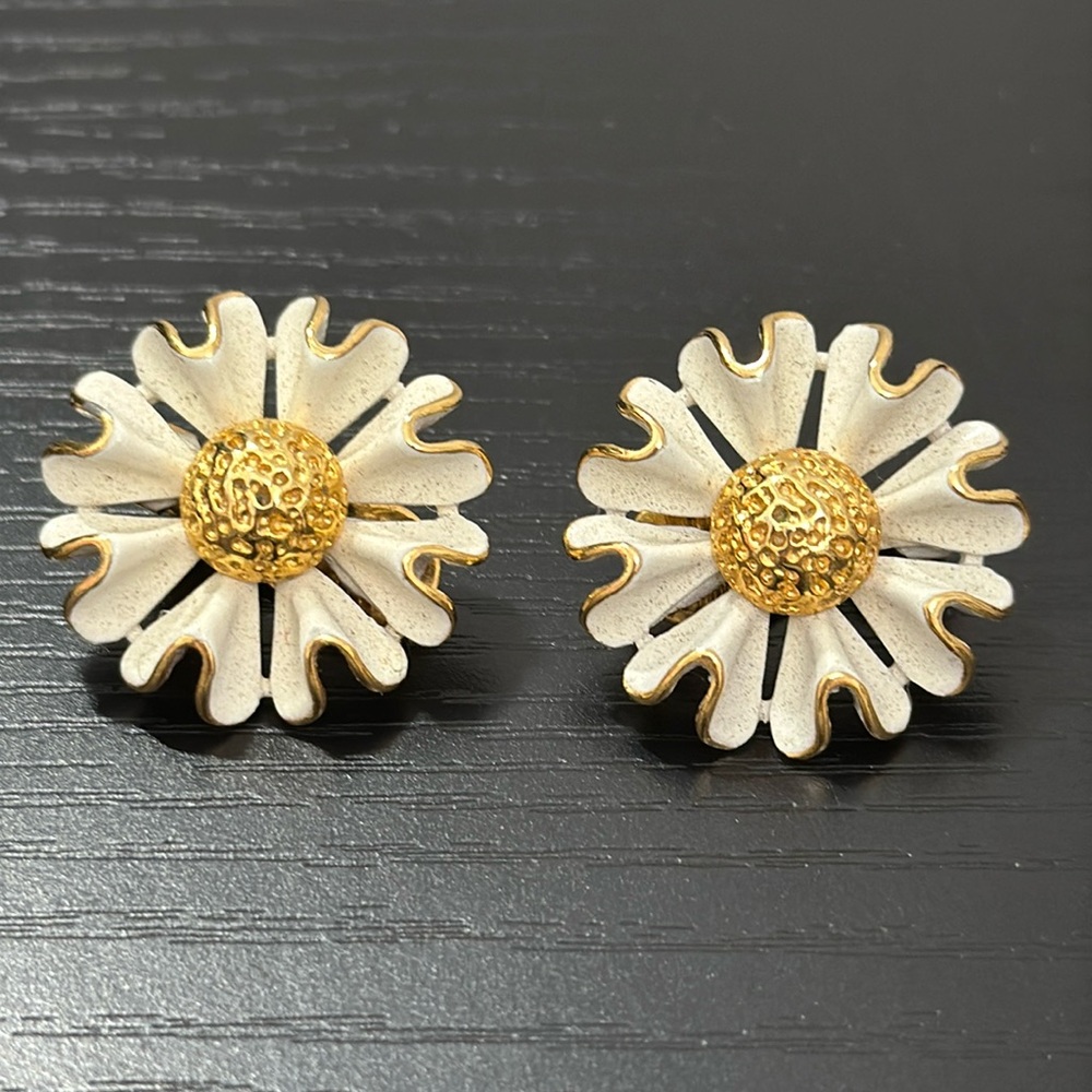 Monet Gold-tone White Flower Enamel Vintage Clip On Earrings